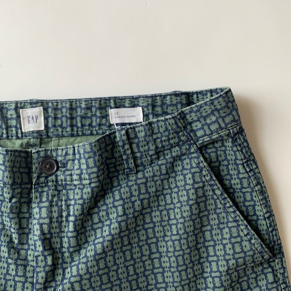 GAP Olive Patterned Summer Shorts - Picture 2 of 5